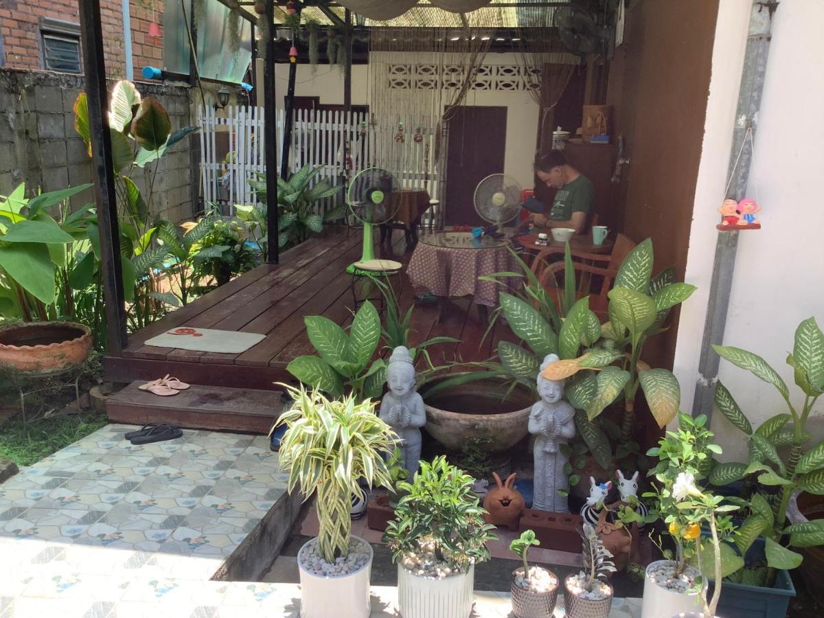 Tata Guesthouse Chiang Mai Exterior photo